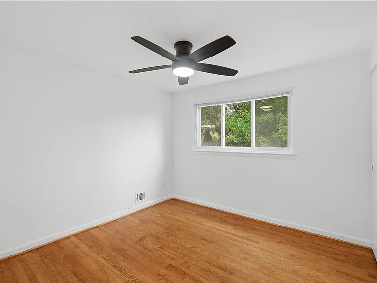 709 N Pryor St — Photo 26