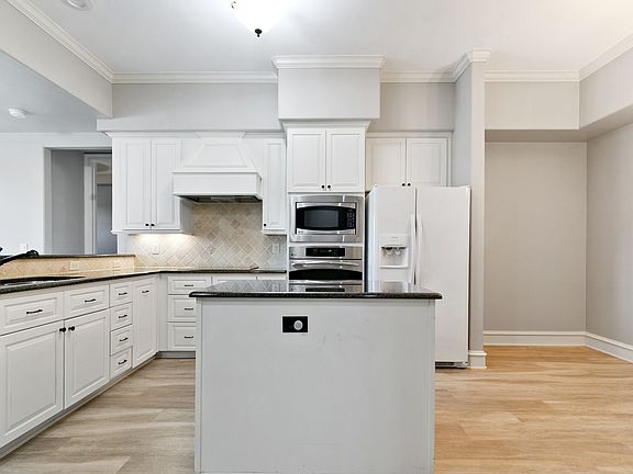 3rd image of 301 Watermere Dr APT 212