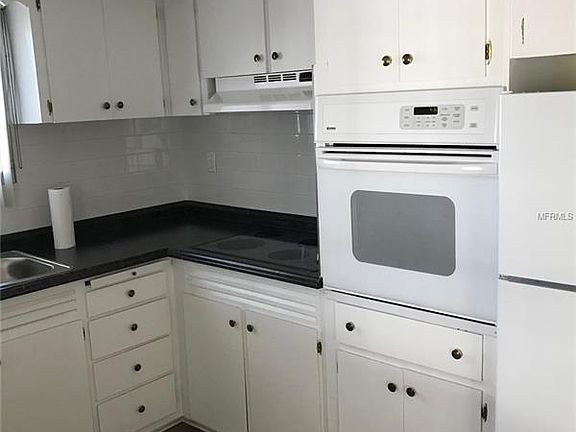 3rd image of 611 52nd Ave W