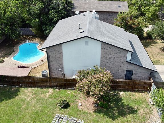 3rd image of 8711 Woods End