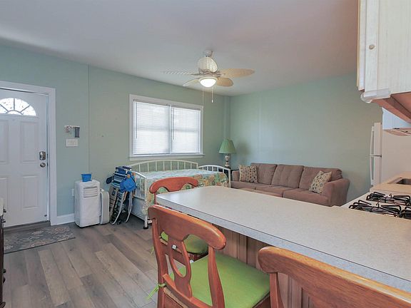 5th image of 5600 Seaview Ave #7