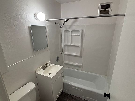5th image of 802 N Monroe St Unit 9