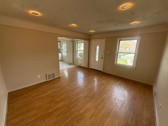 5th image of 7717 W Parkway St