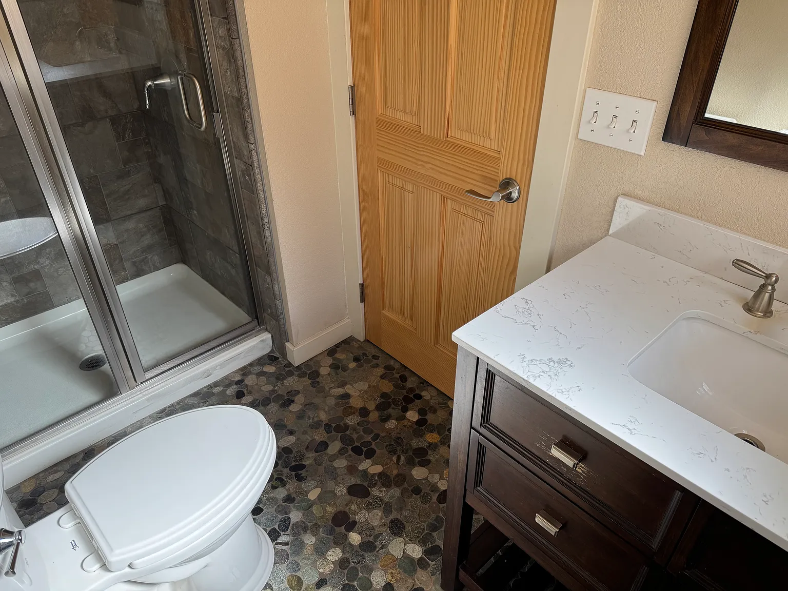 4 bed, 3.5 bath, 2208 sqft, $2,400 — Photo 3