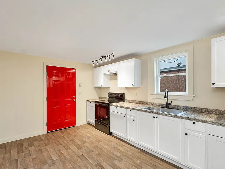425 Main St #6 — Photo 7