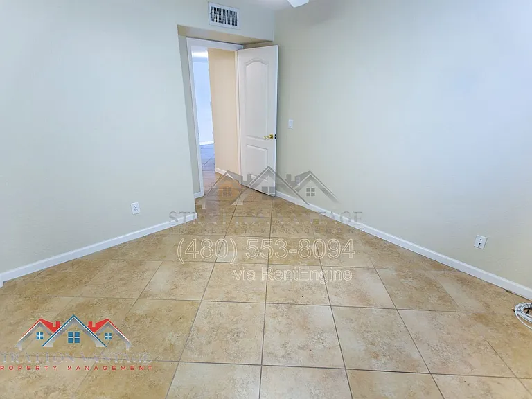 1231 N Layman St — Photo 31