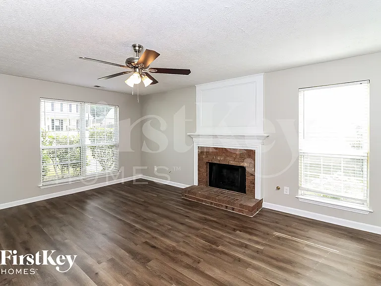 4224 Arrowhead Pointe — Photo 2