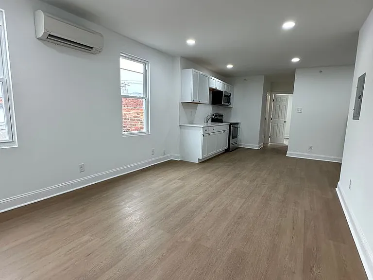 1209 N Franklin St — Photo 5