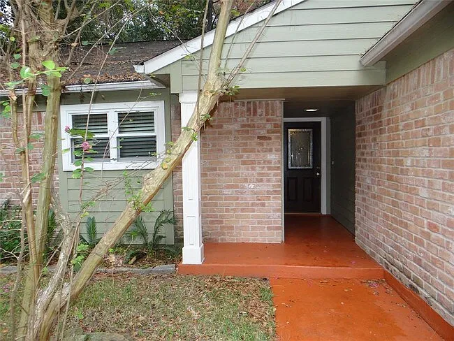 3 bed, 1596 sqft, $2,100 — Photo 2