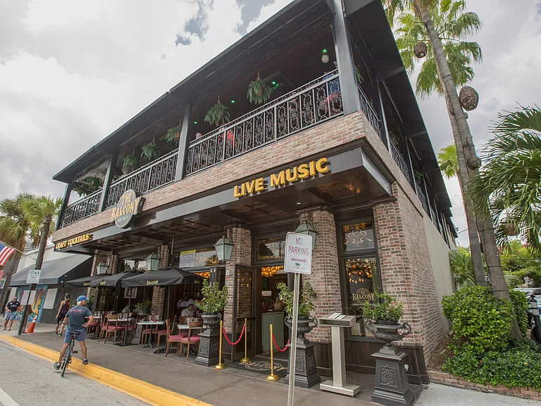 Live music and night life are vibrant in Las Olas