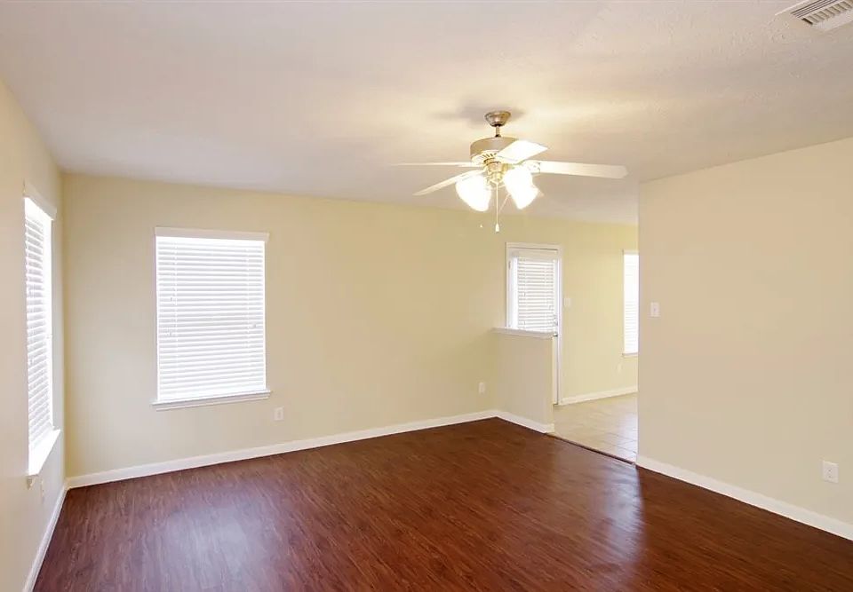 1st image of 2219 189th St E