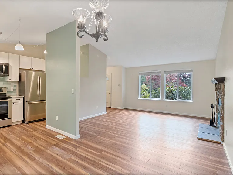 1132 S 22nd Ct — Photo 4