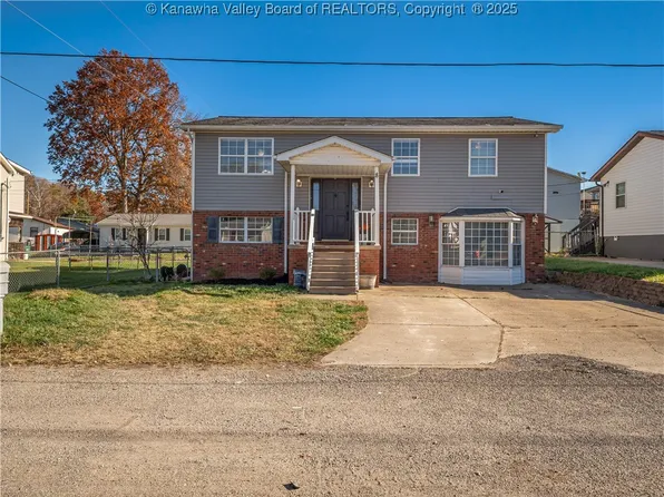 8 Cordoba Dr, Hurricane, WV 25526