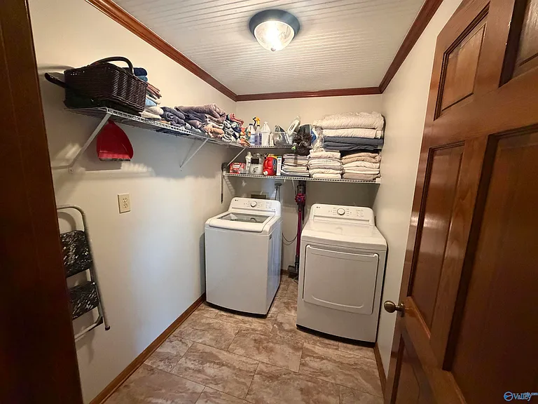 102 Huntington Ridge Rd — Photo 17