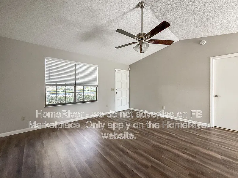 3 bed, 2.0 bath, 1392 sqft, $1,855 — Photo 2