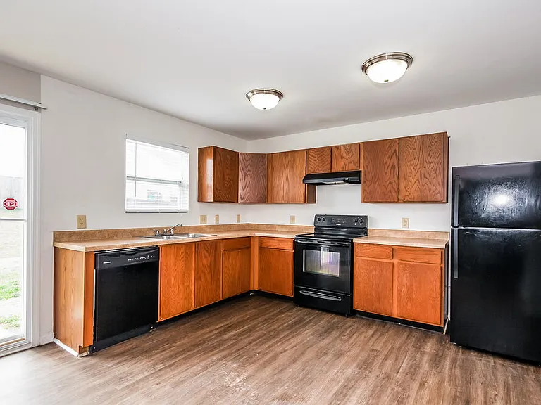 1605 Bray Dr — Photo 9