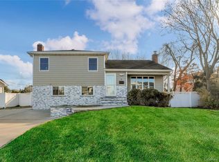 2 Walnut Drive, Syosset, NY 11791