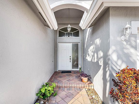 4th image of 10551 Tropical Breeze Lane