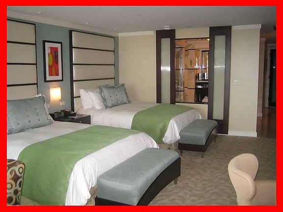 5th image of 4391 Collins Ave #00