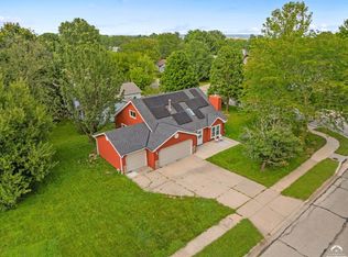 125 Sharon Dr, Lawrence, KS 66049