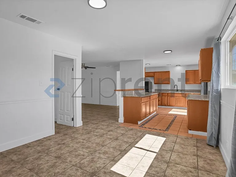 11103 S 11th Ave — Photo 13