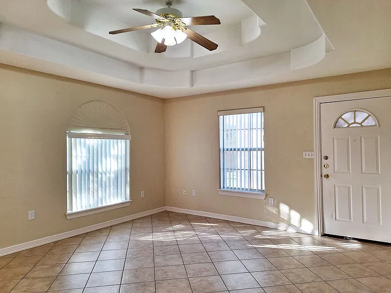 2118 Aruba Dr #4 — Photo 8