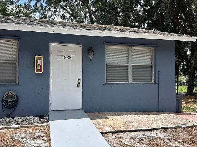 4833 Serafica Dr — Photo 1