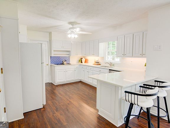 3rd image of 6095 Courtside Dr NW