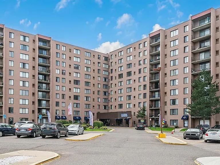 Lincoln Tower Apartments — Photo 40