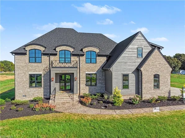 2818 Lockland Dr, Oak Ridge, NC 27310