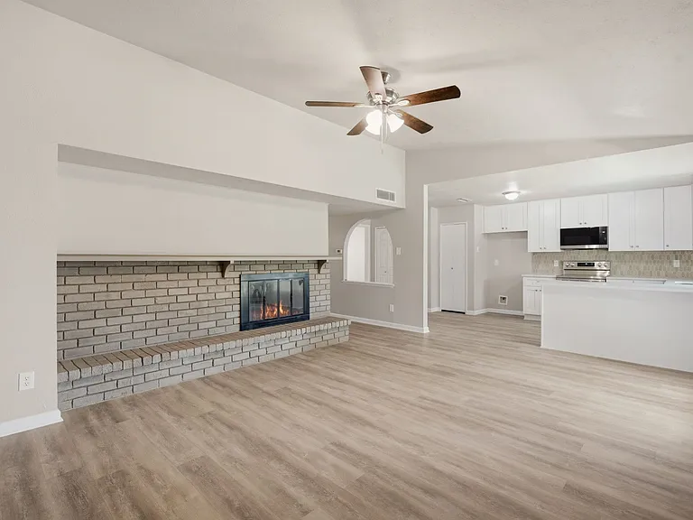 1616 Stockton Trl — Photo 15