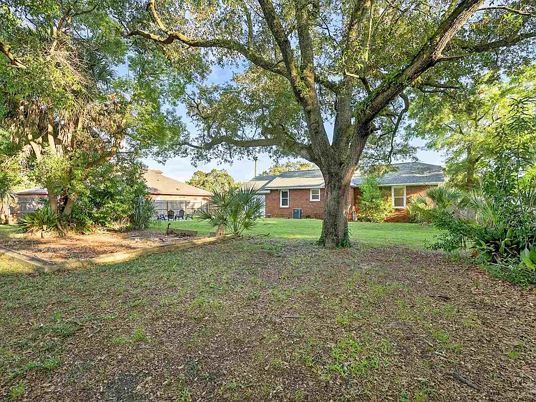1410 W Gregory St — Photo 17