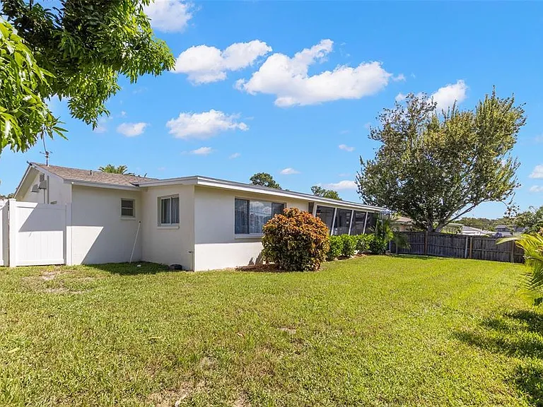 3488 Shady Bluffs Dr — Photo 26