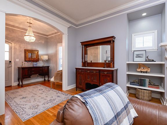 5th image of 32 Deerberry Forest Cir