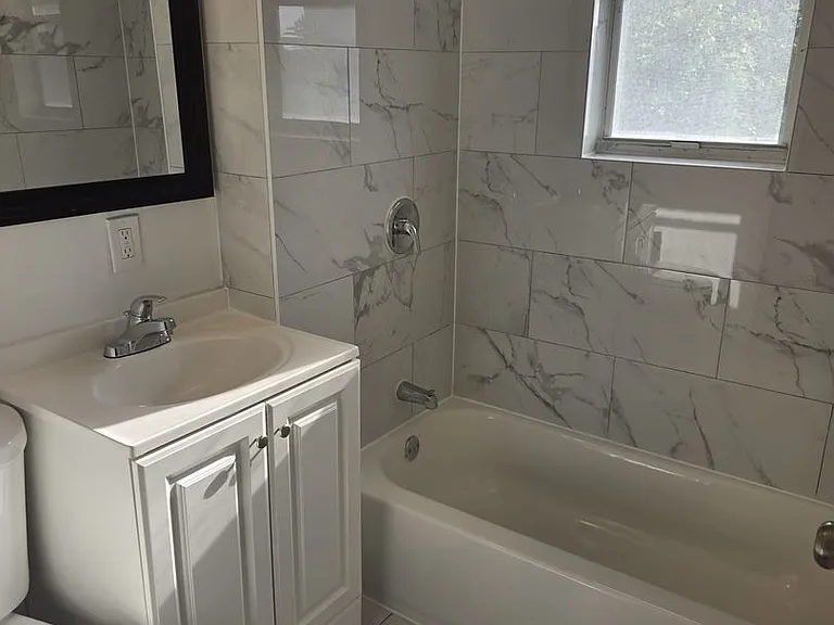 306-314 N Lakeside Ct — Photo 15