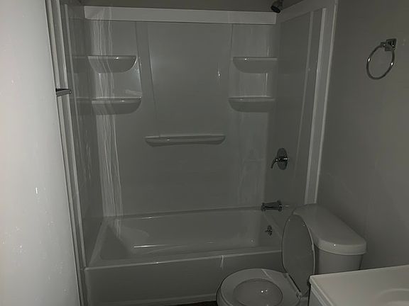 4th image of 3025 Lakewood Dr