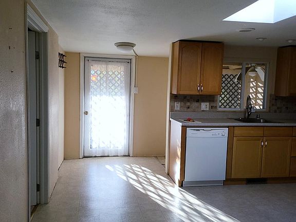 4th image of 1212 Oregon St