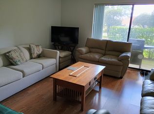 2050 Valencia Dr APT 108C, Northbrook, IL 60062