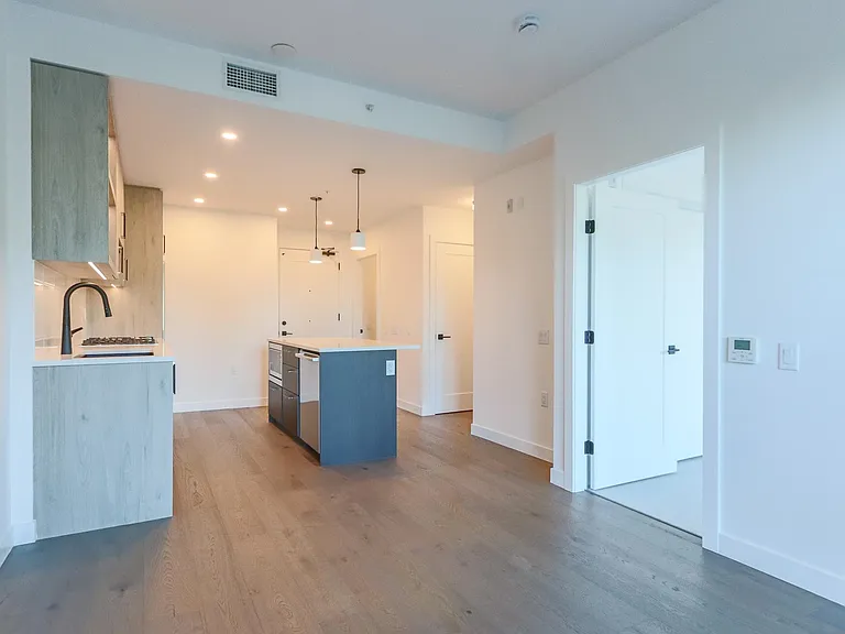 6859 Cambie St #307 — Photo 8