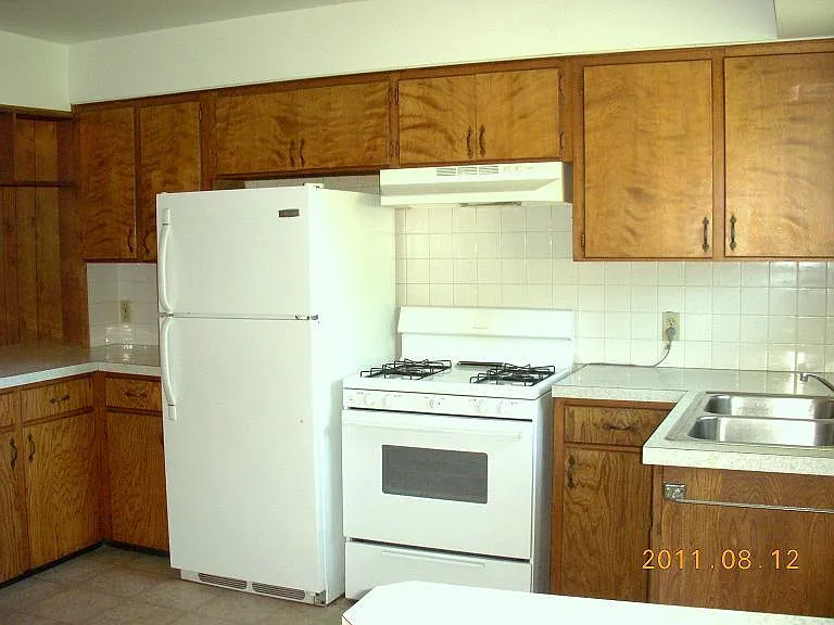 793 Walnut St — Photo 5