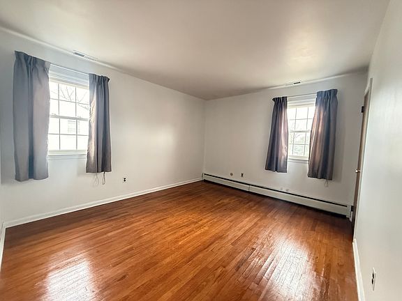 4th image of 338 Rees Dr