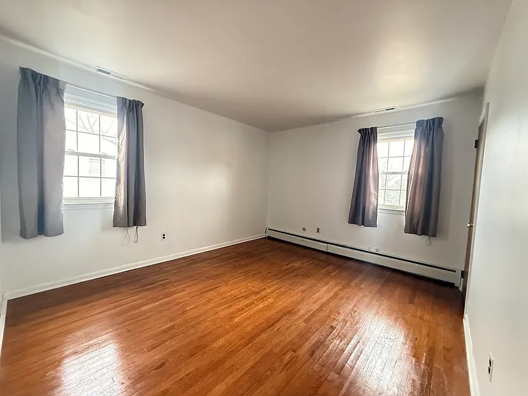 338 Rees Dr — Photo 4