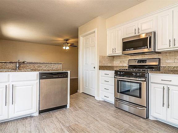 5th image of 2524 Mossglen Dr