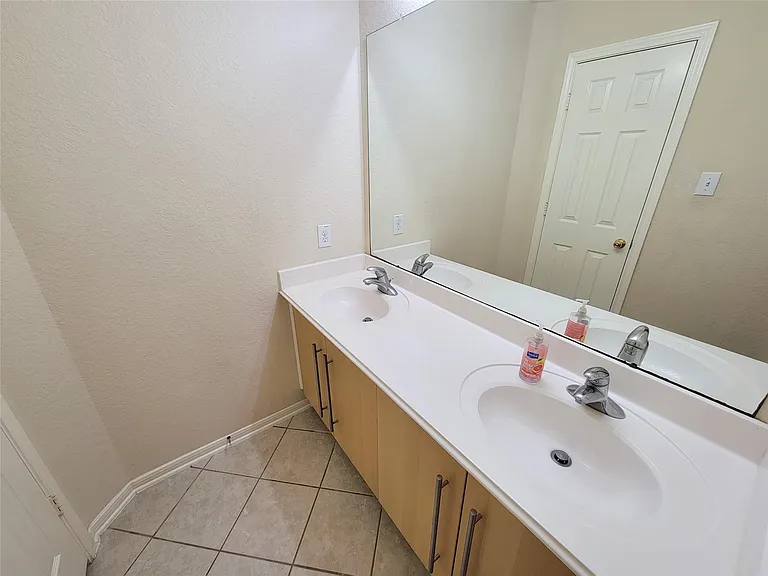 2622 Katie Harbor Dr — Photo 16