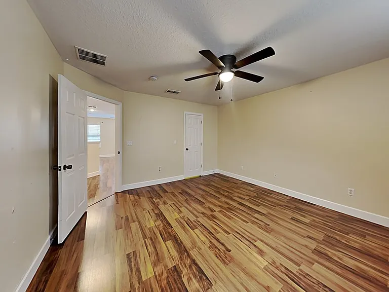 589 Errol Pkwy — Photo 14