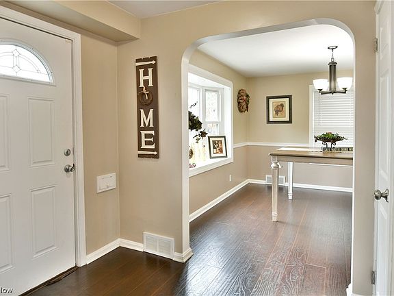 5th image of 370 Fairmount Ave NE
