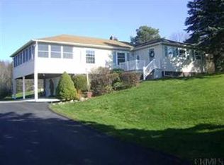 17 Ebert Dr, Sand Lake, NY 12153