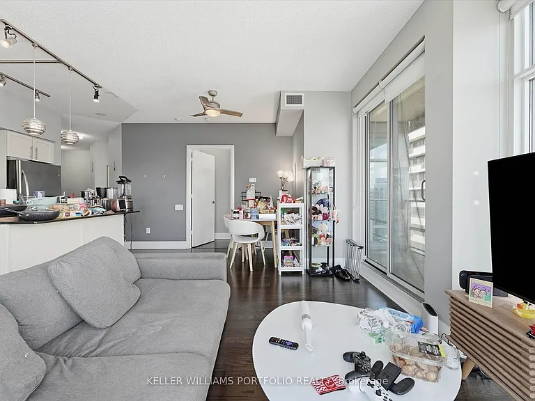 2191 Yonge St #4111 — Photo 6