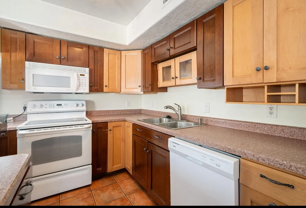 3 bed, 1210 sqft, $1,750 — Photo 4