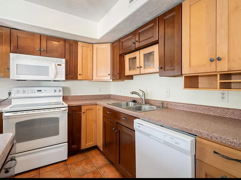 684 W Buena Vista Blvd #202 — Photo 4